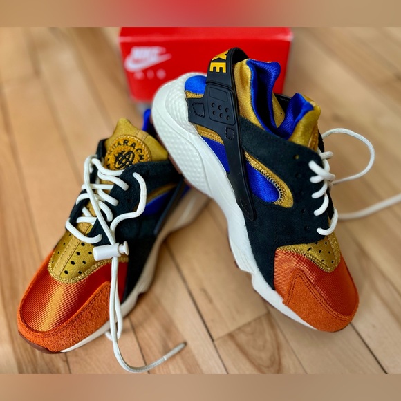 Nike Air Huarache Sneakers – Limited Edition - Picture 5 of 5